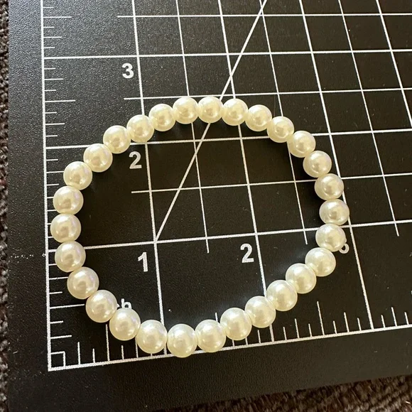 Faux pearl stretch bracelet set of 3 - Picture 3 of 8